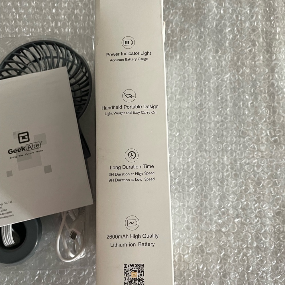 Geek Aire Mini Rechargeable Portable Fan with Detachable Power Bank - Picture 5 of 6
